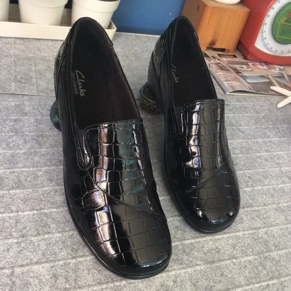 Black Clarks Clogs Shoes - Picture 2 of 8